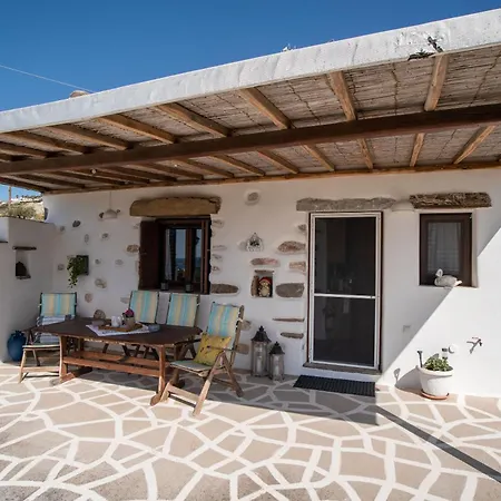 Savvas's Traditional House Paros Apartment *