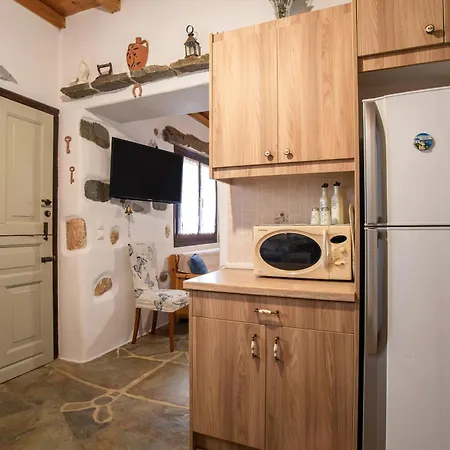 Apartment Savvas's Traditional House Paros