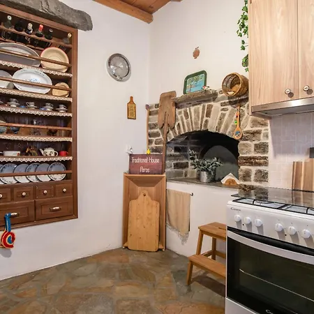 Apartamento Savvas's Traditional House Paros